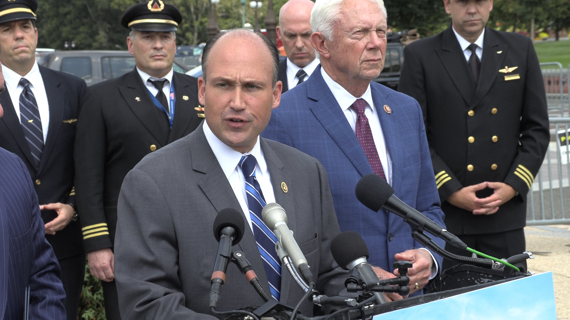 Lawmakers Unveil New Aviation Safety Caucus in Congress