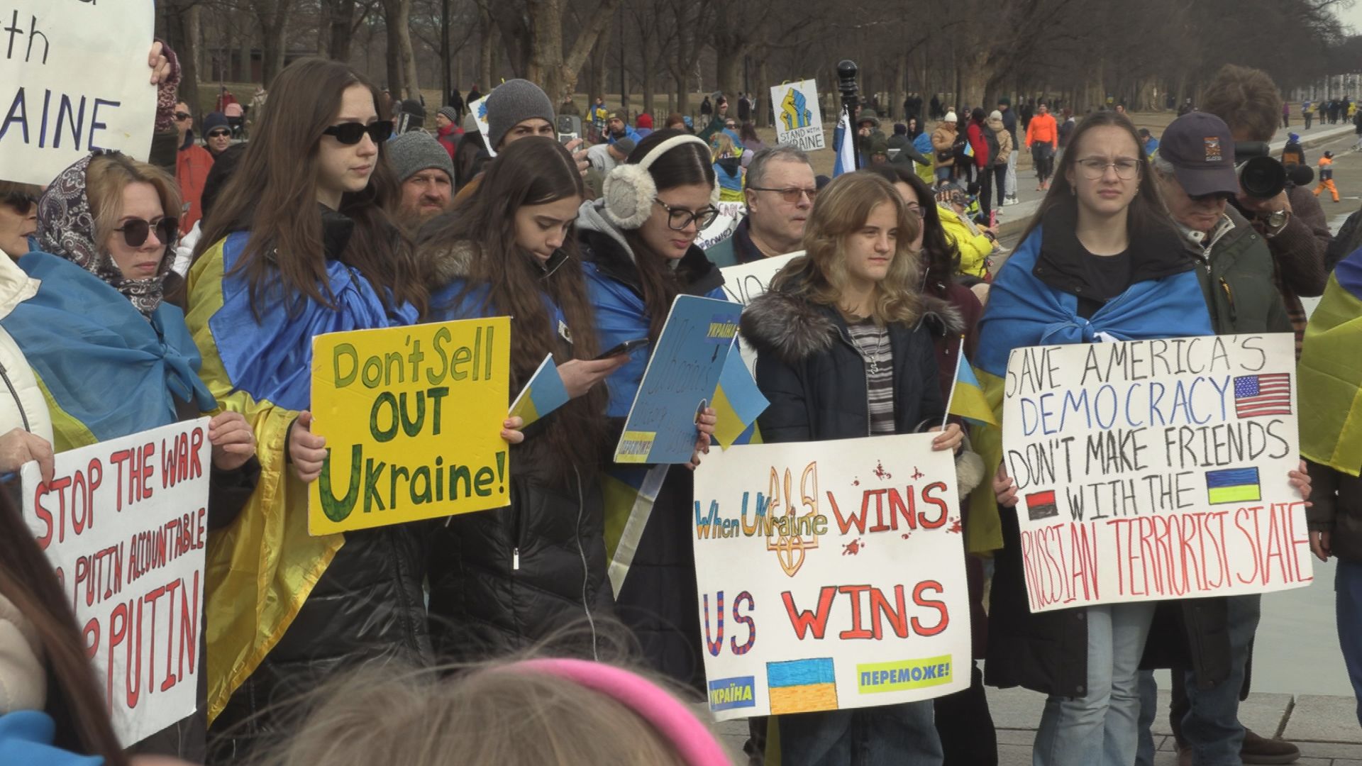 Ukrainians Rally to End War, Anxious about US- Russia Negotiations